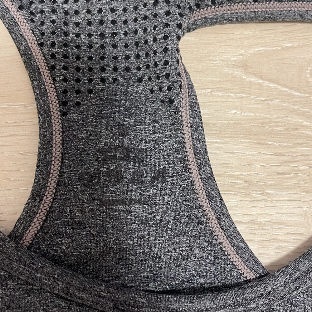 Euc NVGTN Sports Bra sz Small - Picture 3 of 3